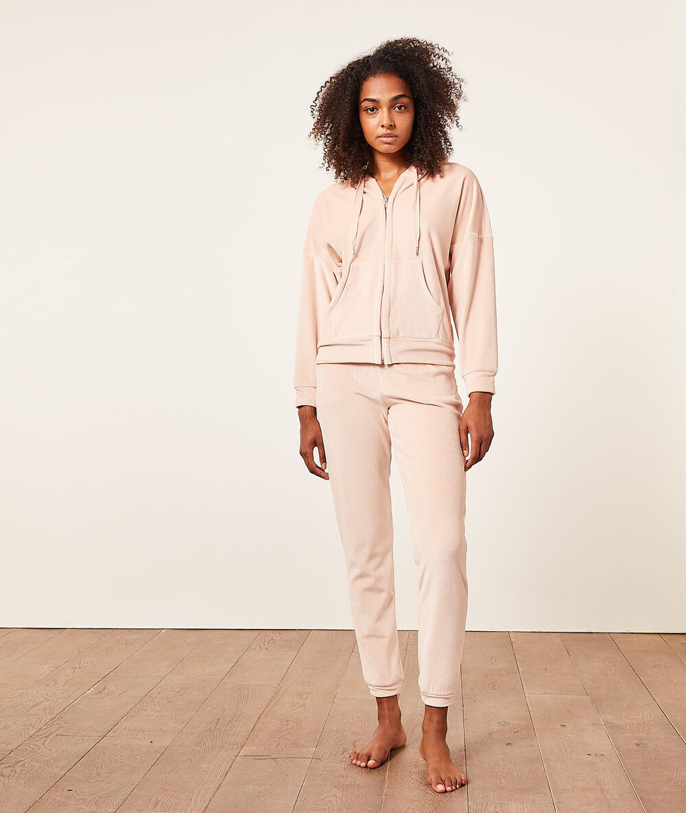 Pantalon jogger en velours rose poudre.