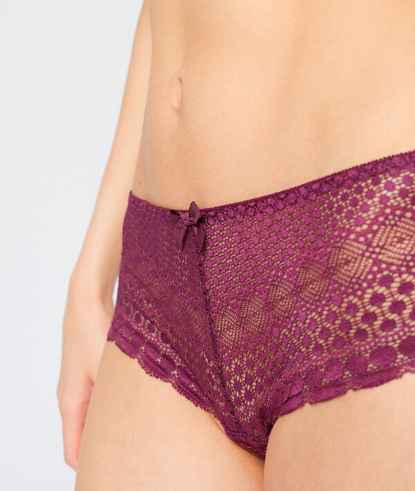 Shorty en dentelle prune.