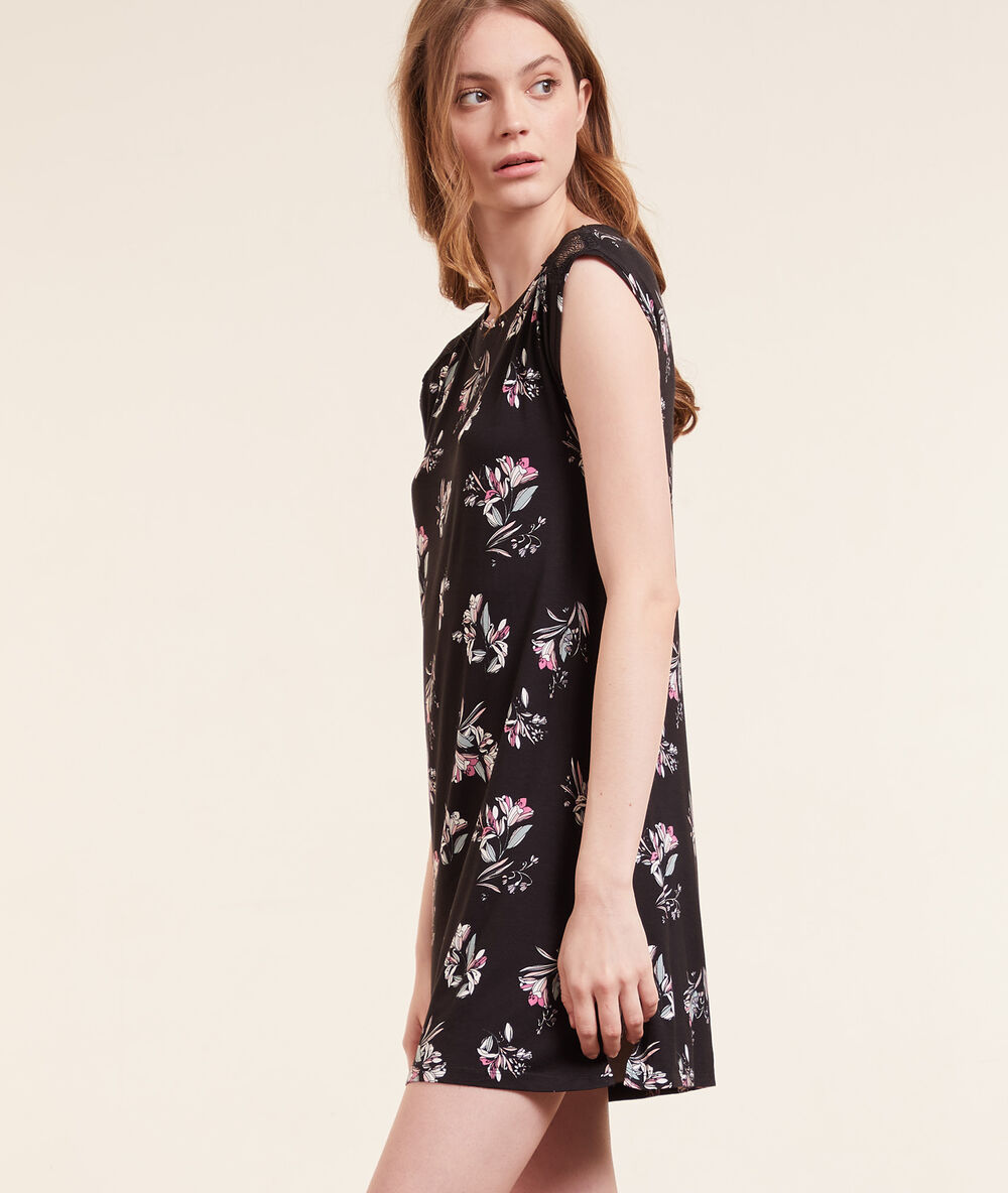 Chemise de nuit imprimée détails dentelle noir.