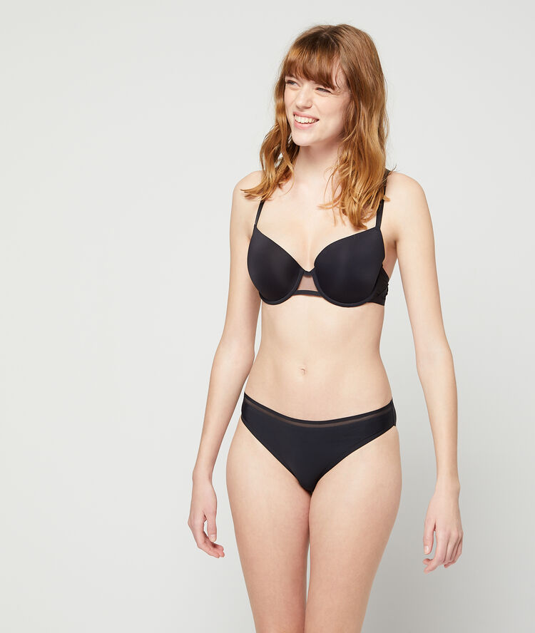 Soutien-gorge n°5 - coques fines, en microfibre et tulle noir.
