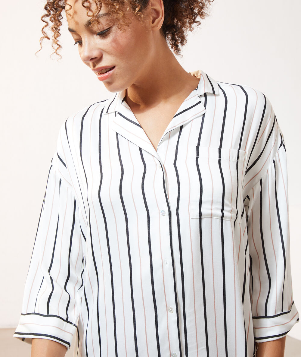 Chemise de nuit à rayures ecru.