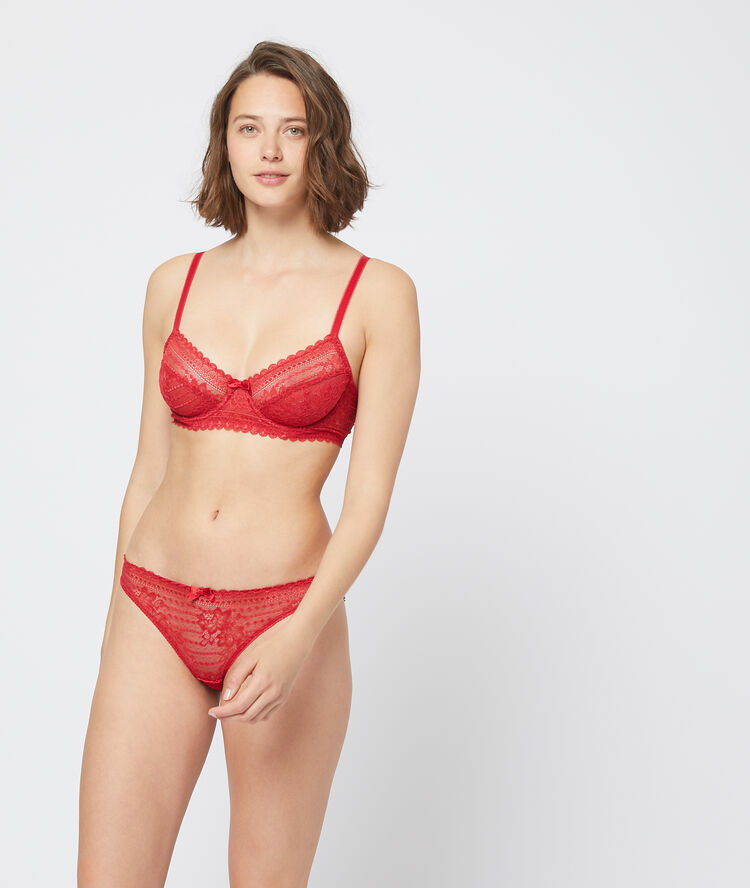 Culotte en dentelle florale rouge.