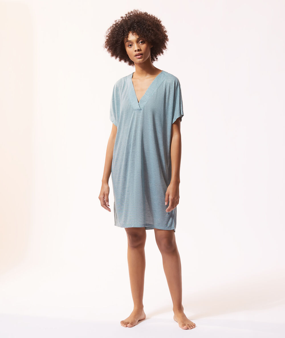 Chemise de nuit col v bleu vert.