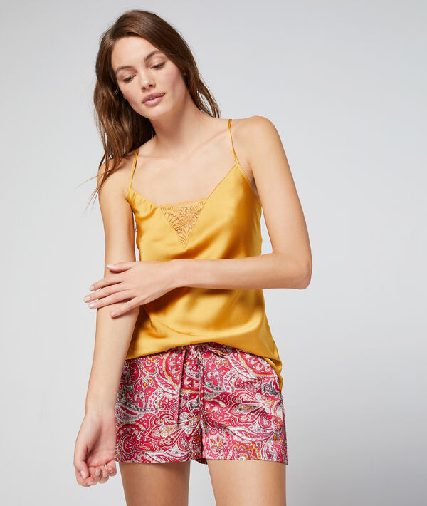 Short satin imprimé cachemire bordeaux.