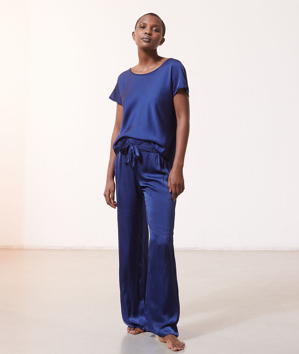 Pantalon de pyjama satiné à nouer bleu vif.