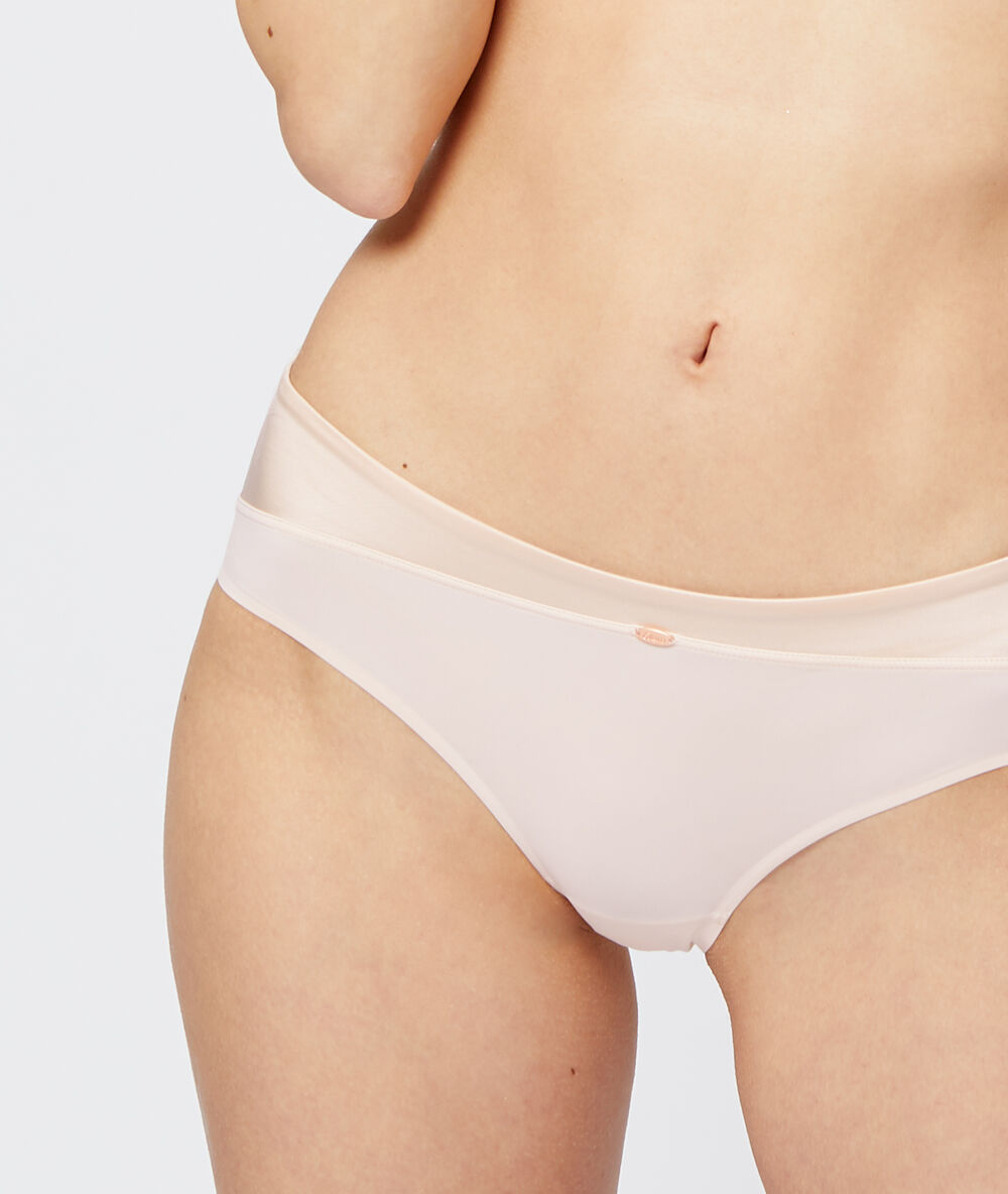 Shorty en microfibre rose poudre.