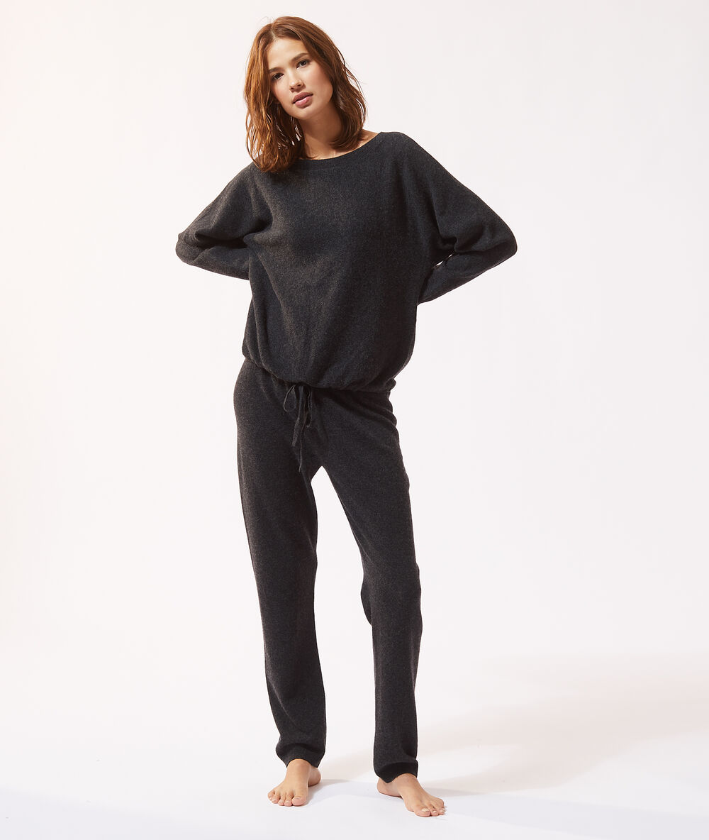 Sweat en cachemire anthracite.