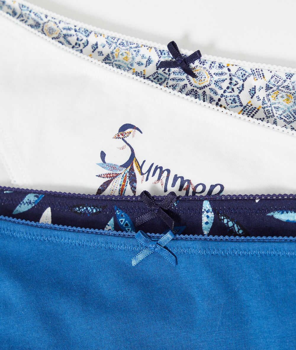 Lot de 4 culottes bleu.