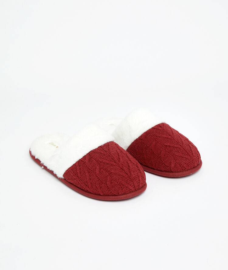 Mules fourrées rouge.