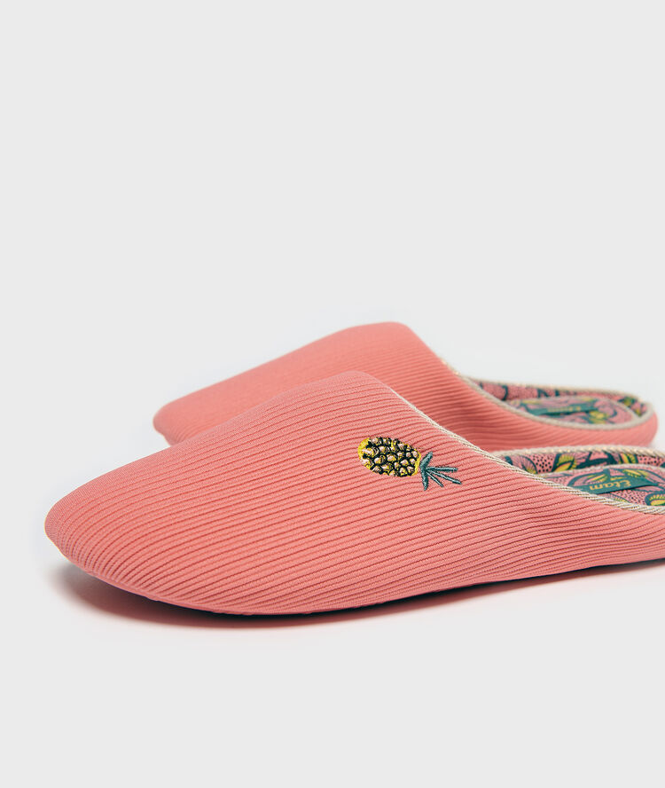 Mules côtelées corail.