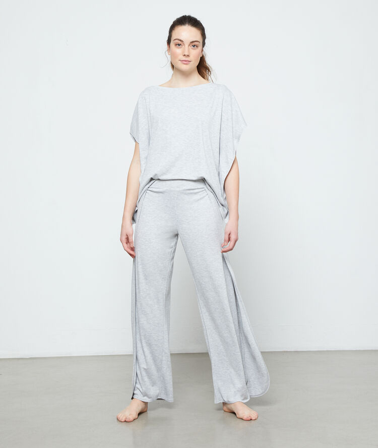 Top manches en viscose gris.