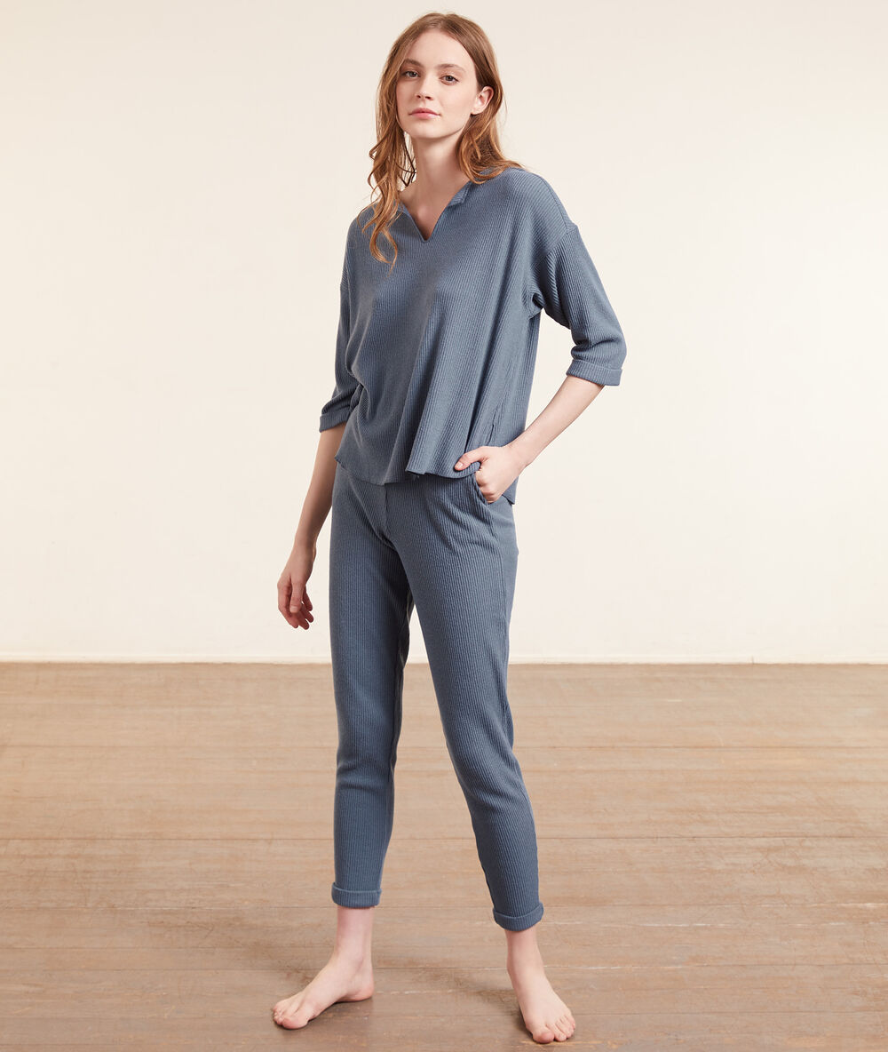 Pantalon jogger côtelé bleu.