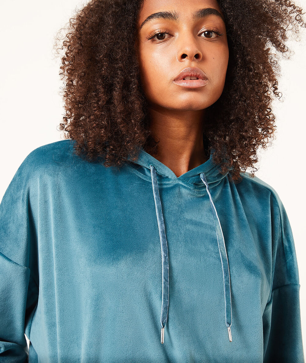 Sweat à capuche en velours bleu canard.