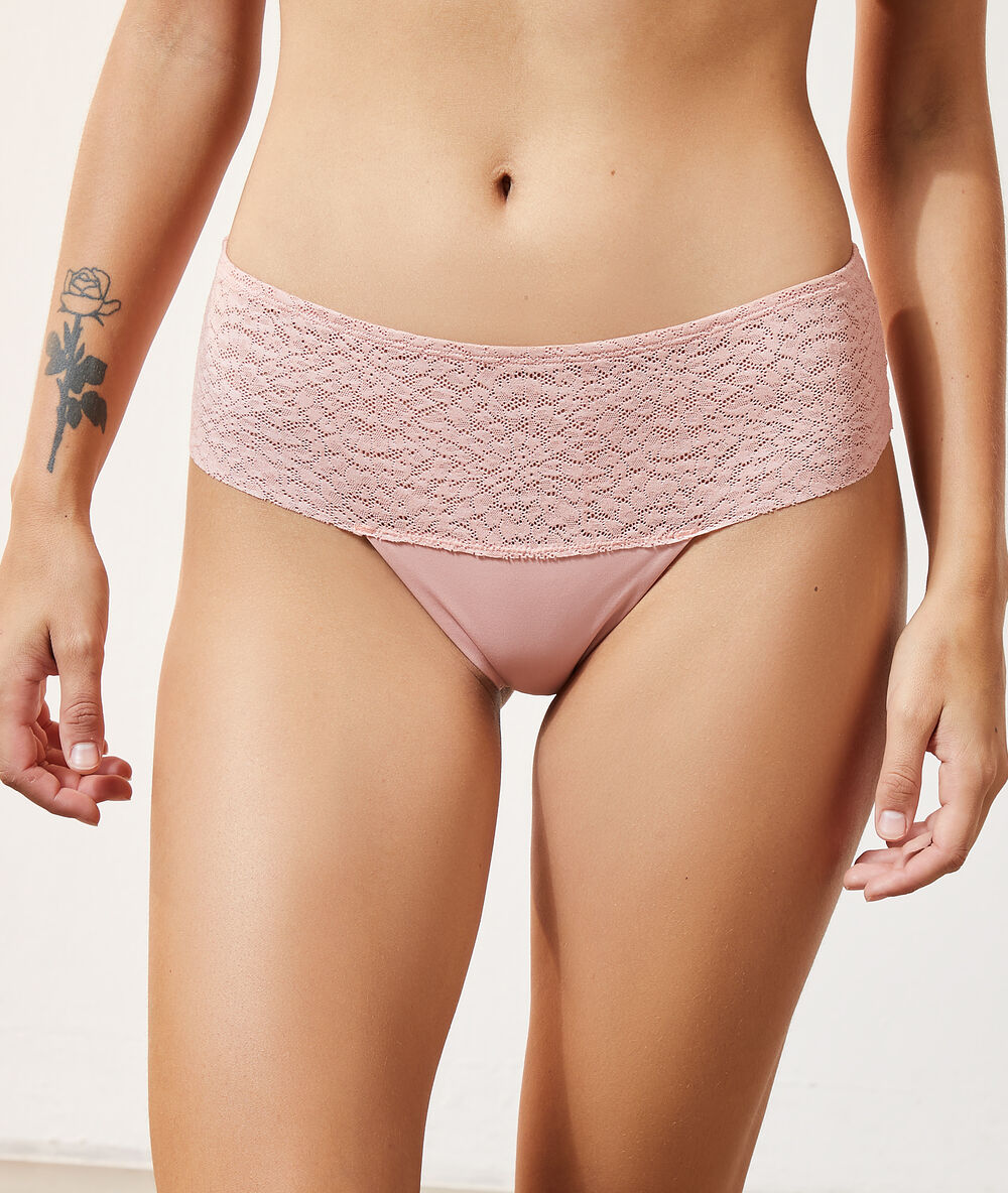 Tanga bandeau en dentelle rose.