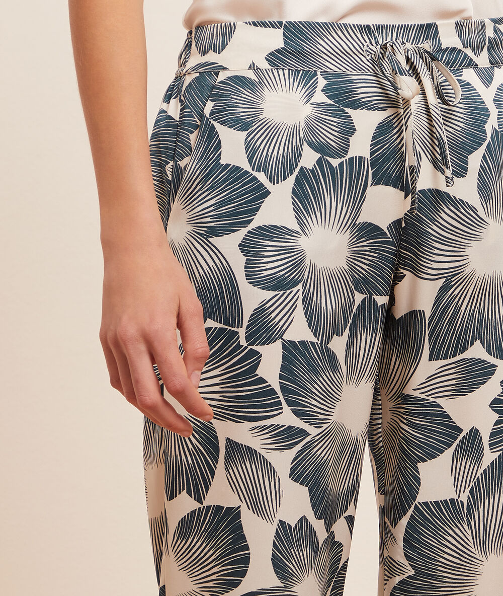 Pantalon satiné imprimé ecru.