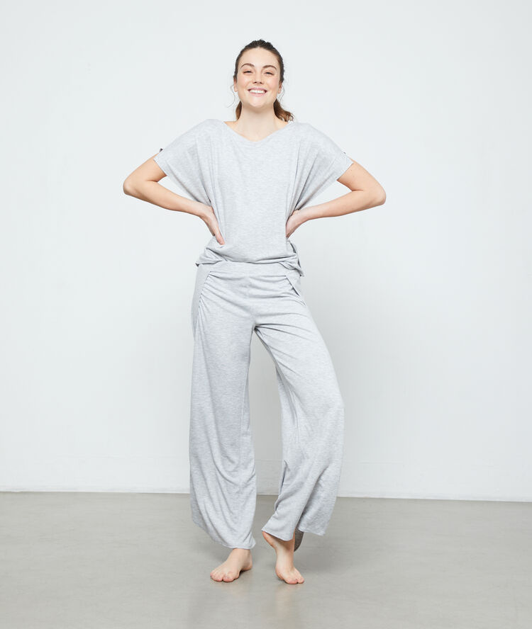 Top manches en viscose gris.