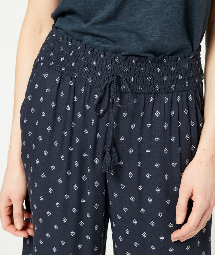 Pantacourt large ceinture smockée marine.