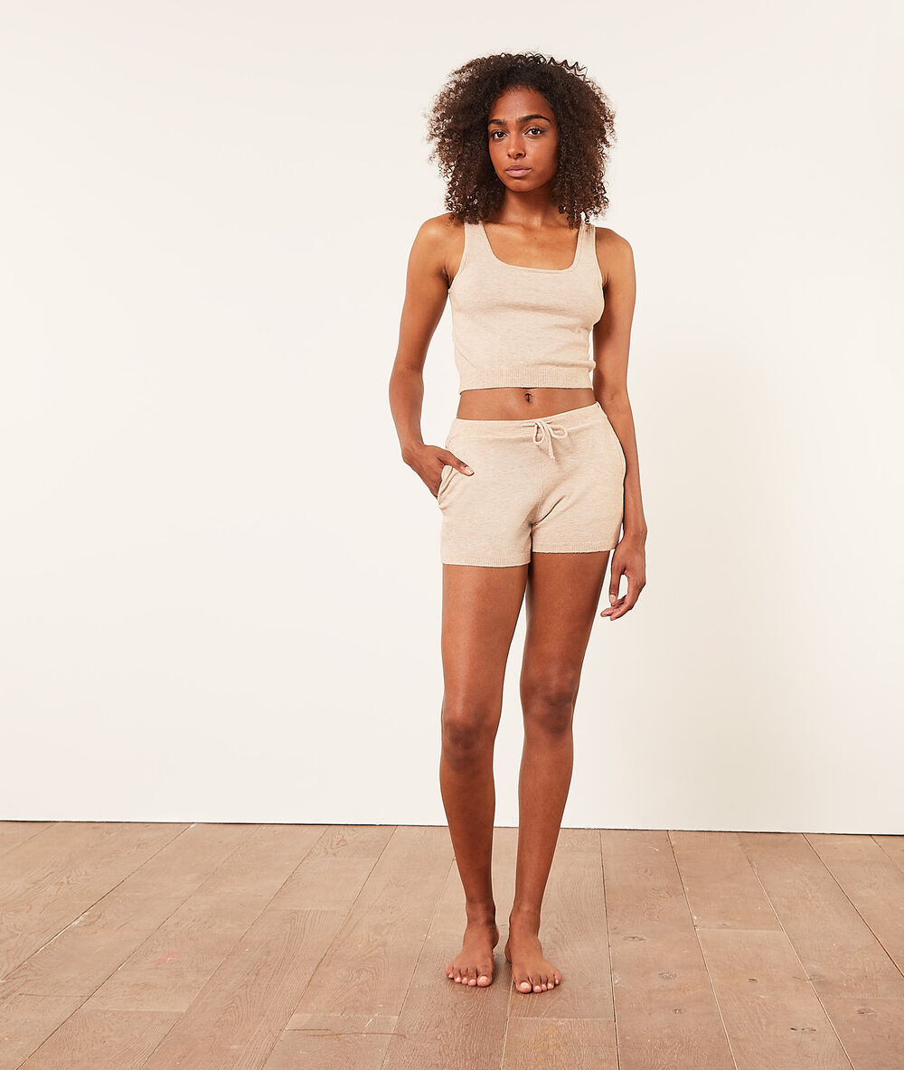 Short en maille beige.