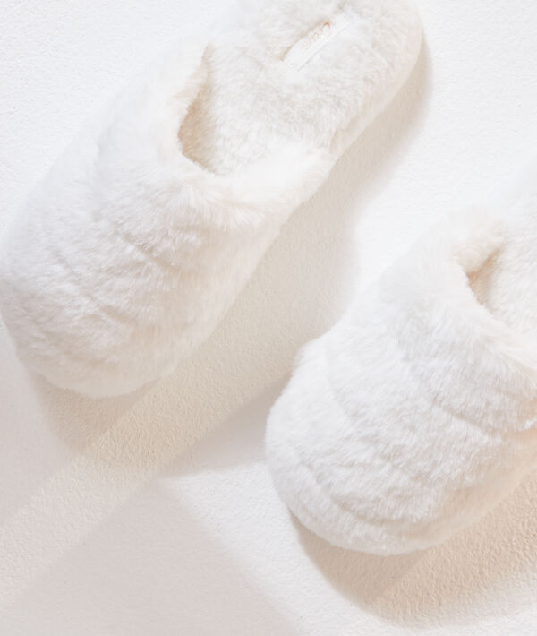 Chaussons mules effet fourrure Chaussons mules effet fourrure;${refinementColor}
