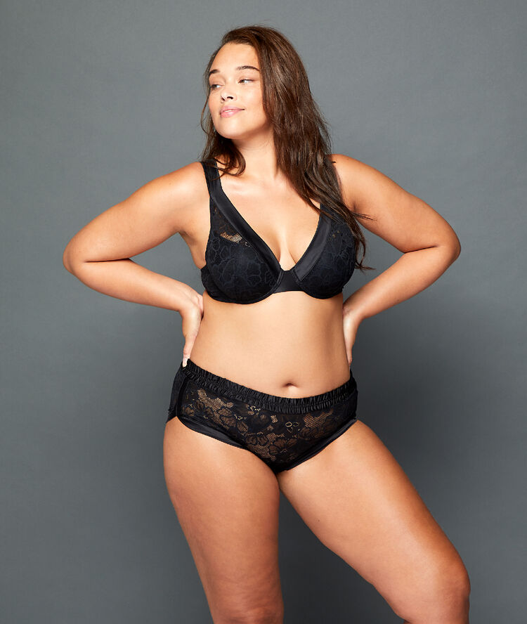 Soutien-gorge n°6 - triangle naturel en dentelle noir.