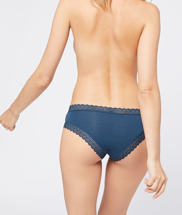 Shorty 90% modal, bords dentelle bleu petrole.