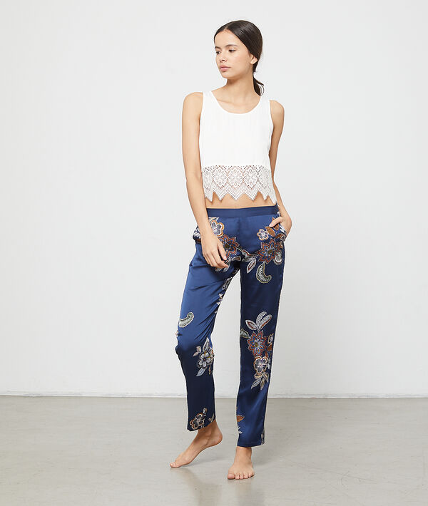 Pantalon imprimé fleuri bleu.