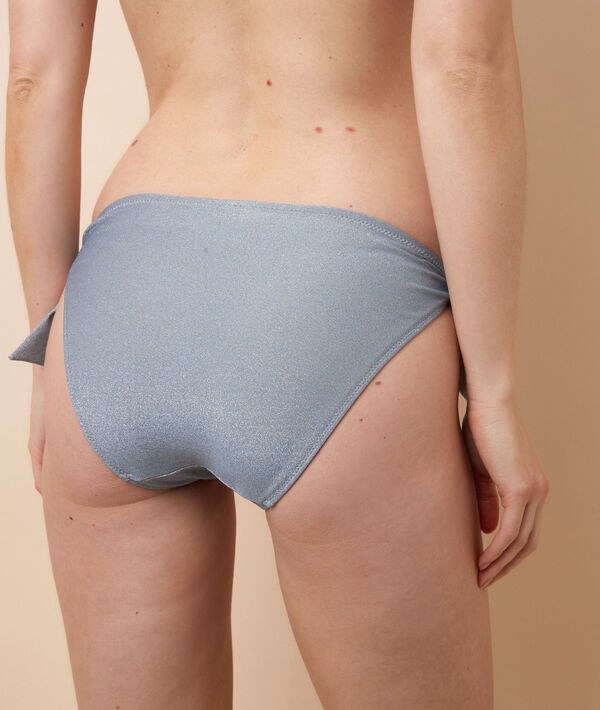 Bas de bikini simple à nouettes Bas de bikini simple à nouettes;${refinementColor}