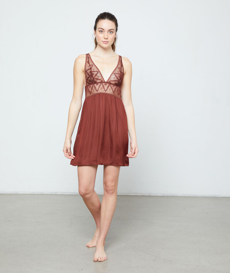Nuisette décolleté dentelle marron.