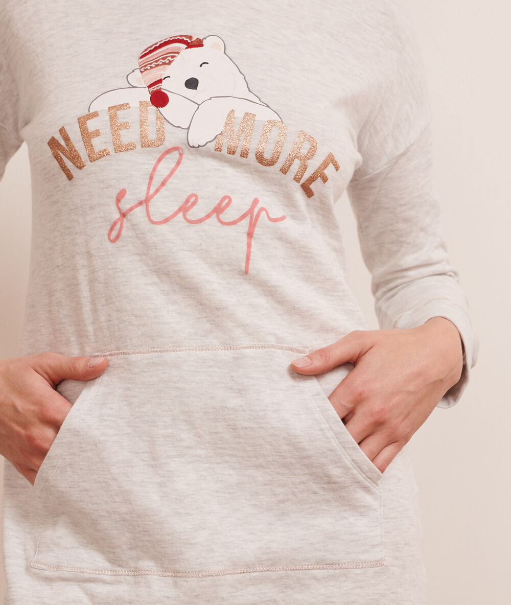 Chemise de nuit "need more sleep" gris.