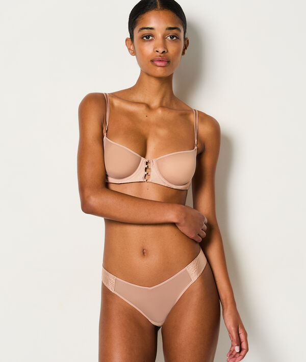 Tanga en soie et tulle Tanga en soie et tulle;${refinementColor}