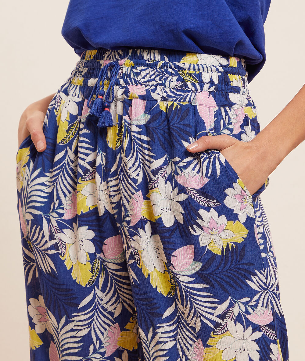 Pantalon de pyjama imprimé bleu.