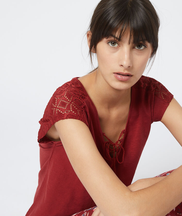 T- shirt dos dentelle bordeaux.