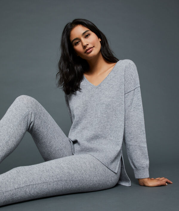 Pull col V en cachemire Pull col V en cachemire;${refinementColor}