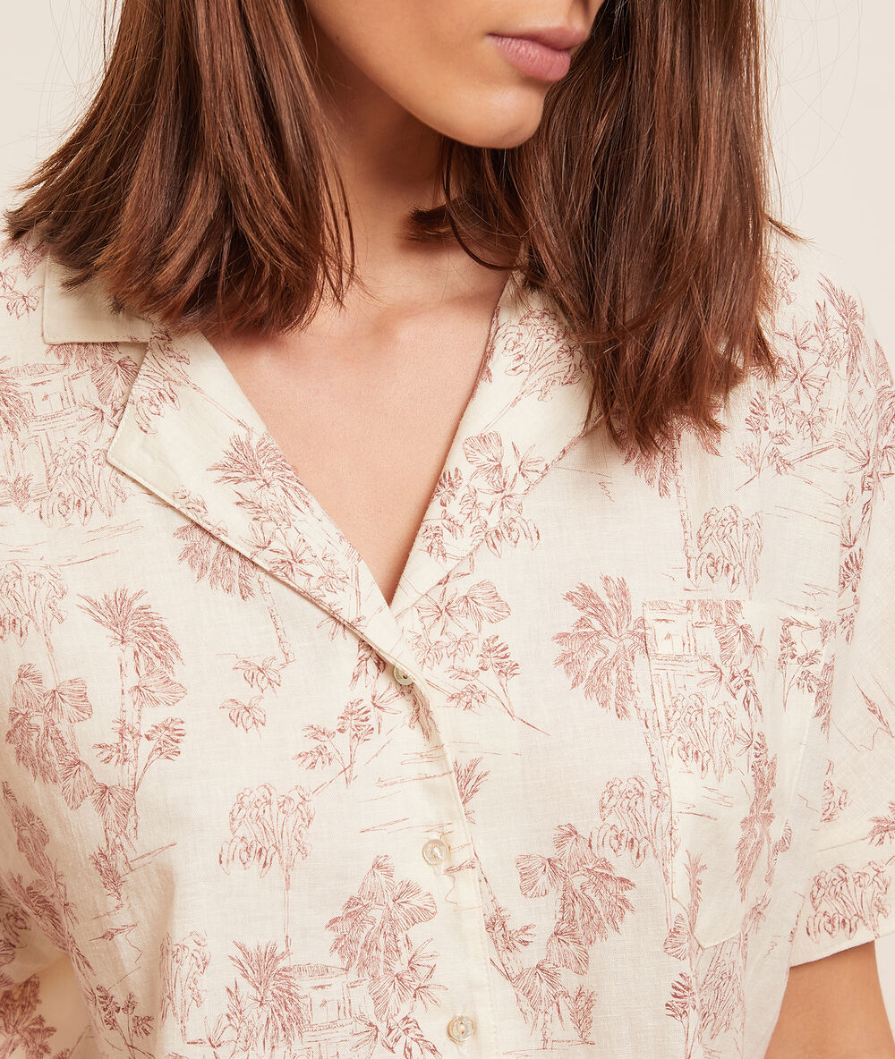 Chemise manches courtes imprimée rose.