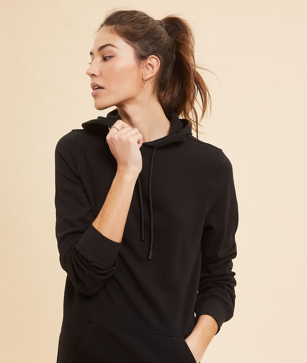 Robe sportswear noir.