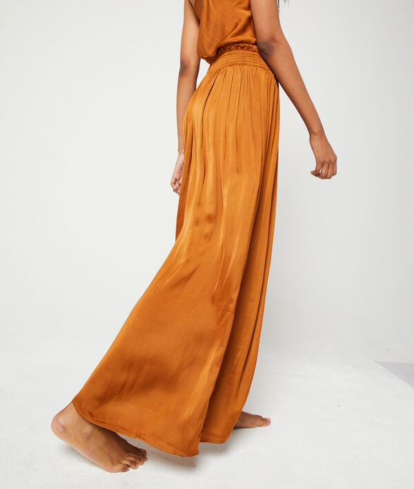 Pantalon ample ocre.