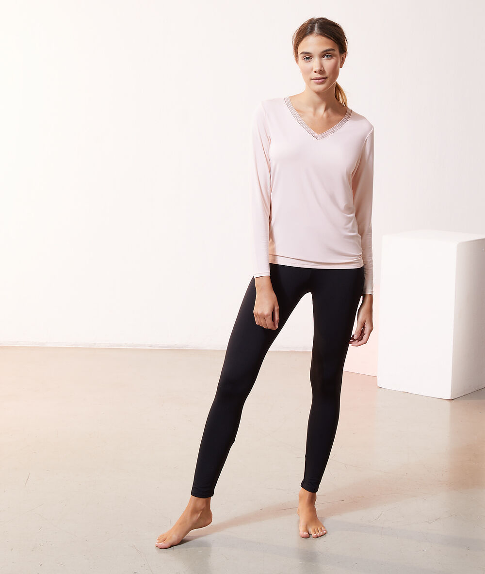 Top mailles fines col dentelle rose.
