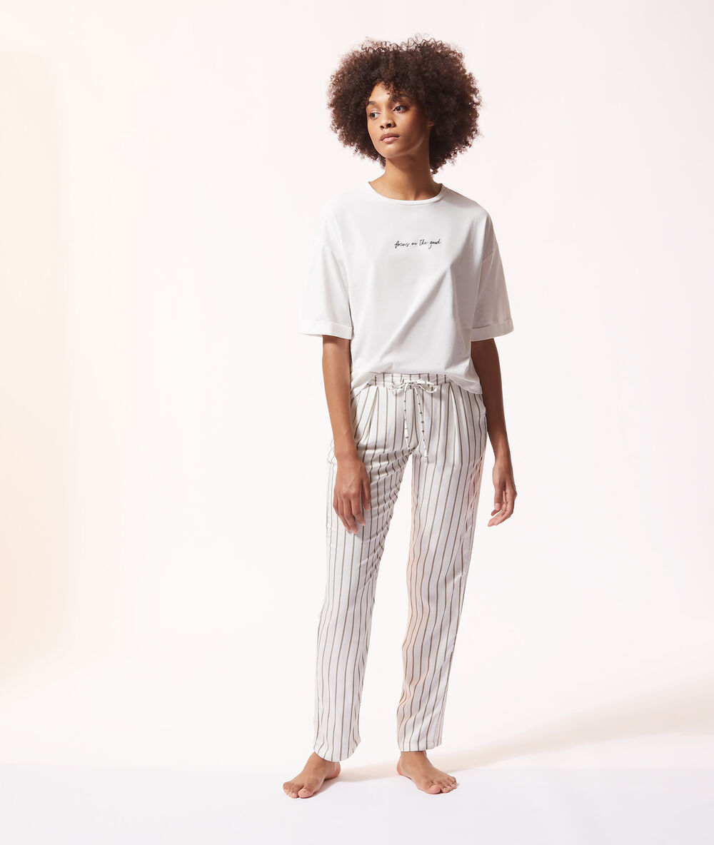 Pantalon de pyjama rayé ecru.