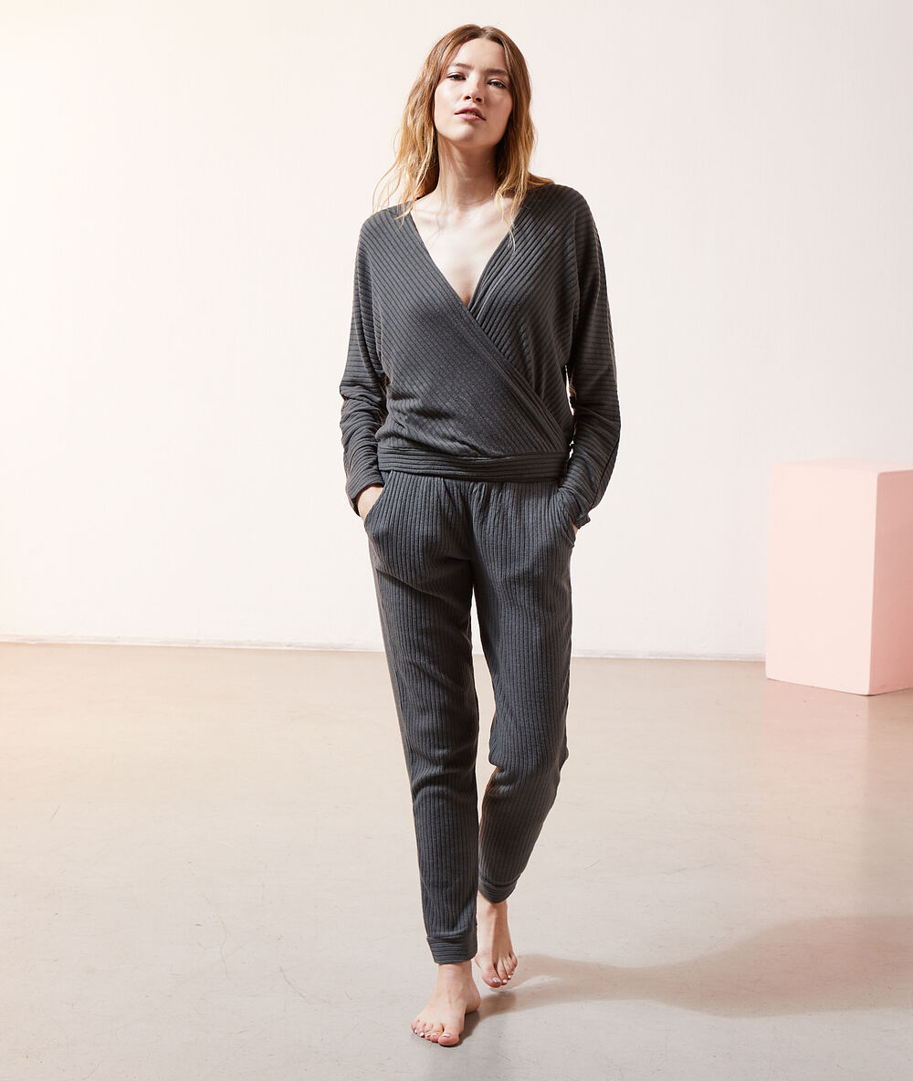 Top cache-coeur loungewear kaki.
