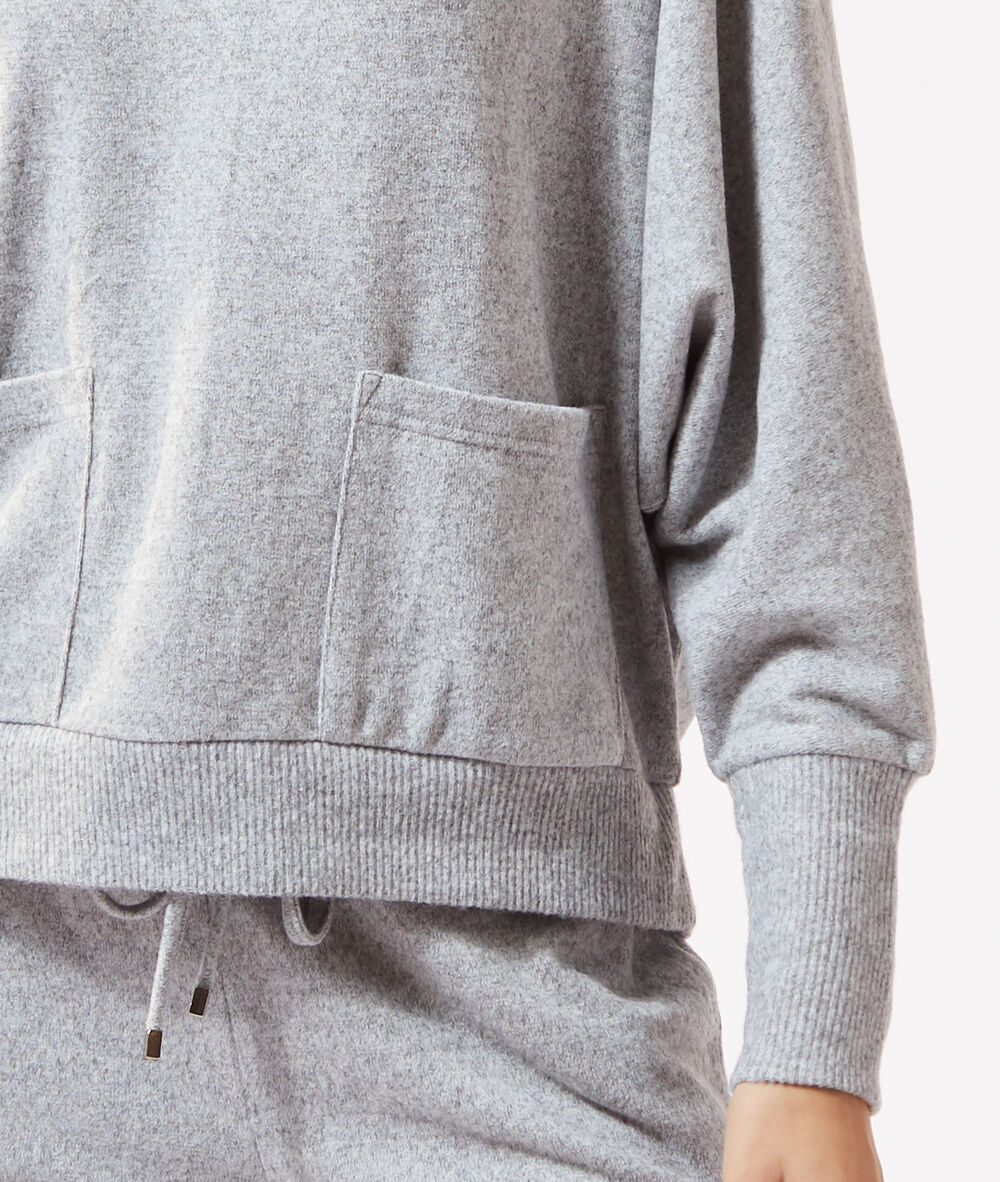 Top manches longues loungewear gris.