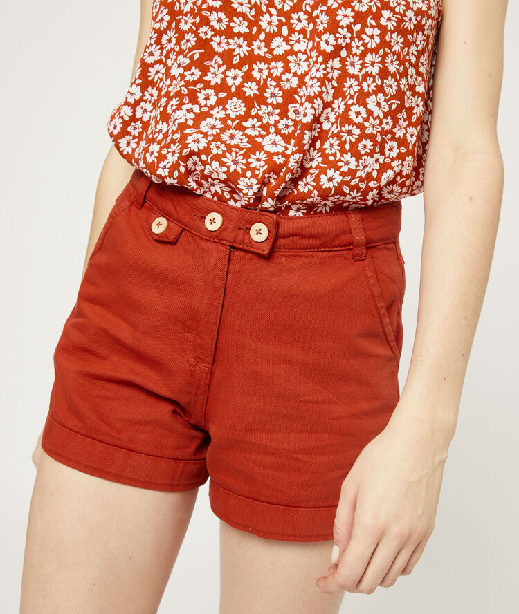 Short à pinces brique.