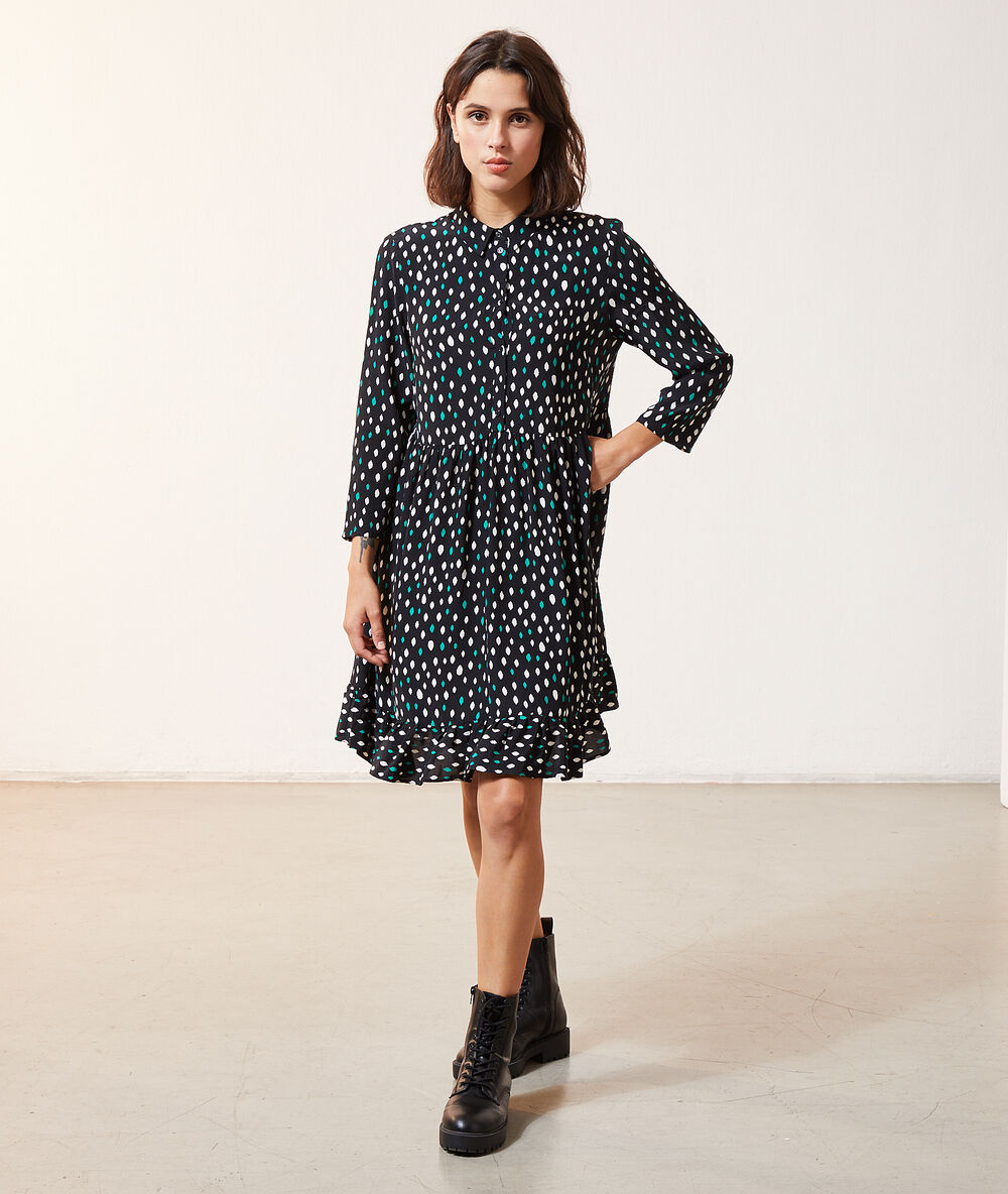 Robe boutonnée à imprimé noir.