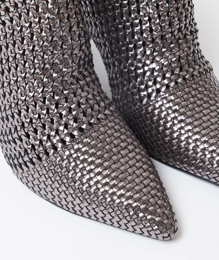 Bottines métallisées à bouts pointus argent.