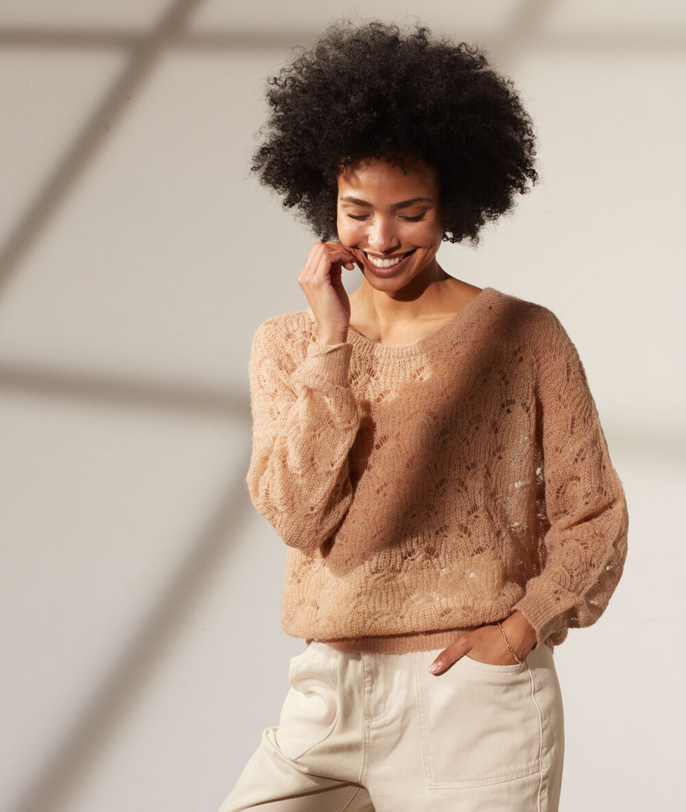 Pull en maille ajourée camel.