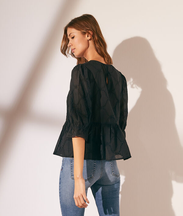 Blouse avec broderie anglaise Blouse avec broderie anglaise
