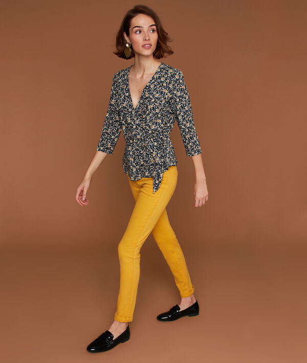 Pantalon slim 100% coton curry.
