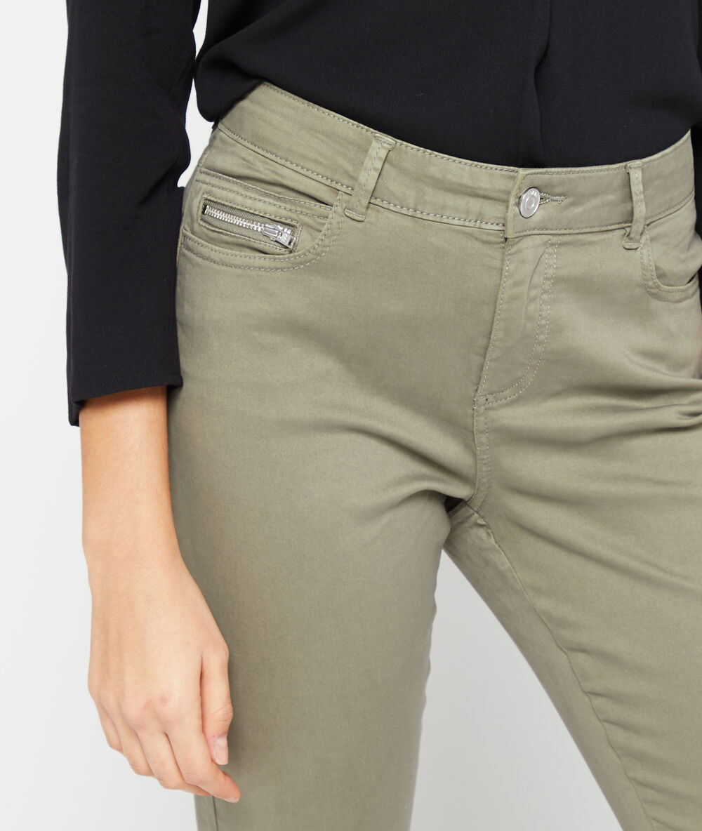 Pantalon slim en coton kaki.