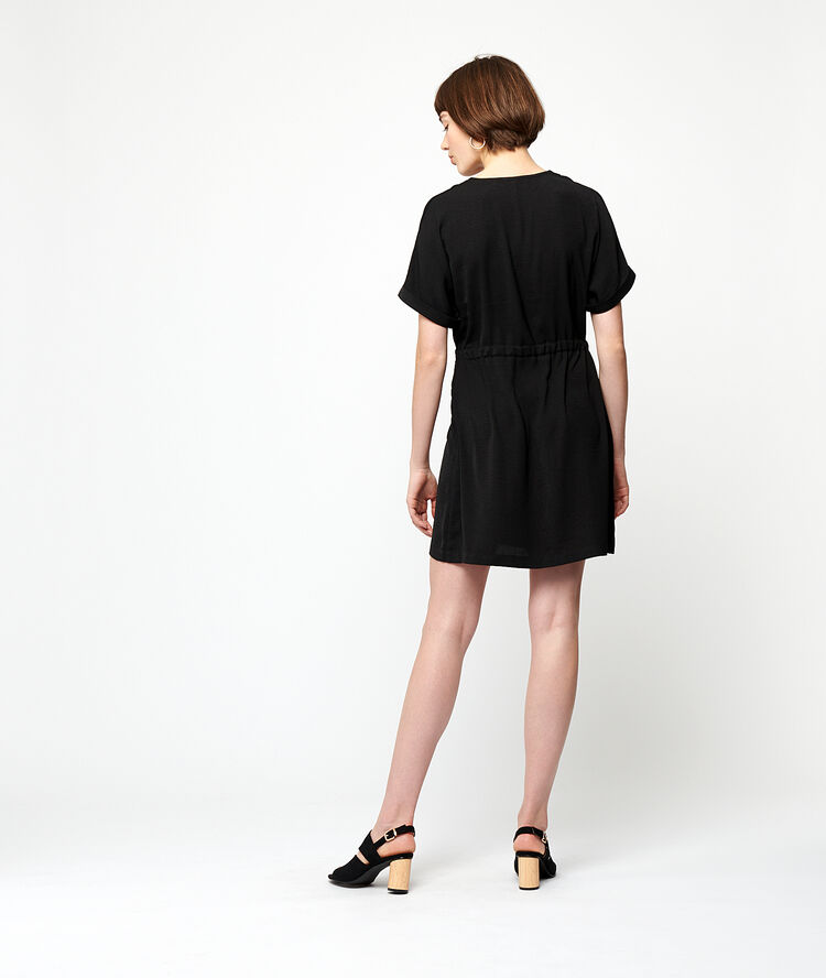 Robe boutonnée à nouer noir.