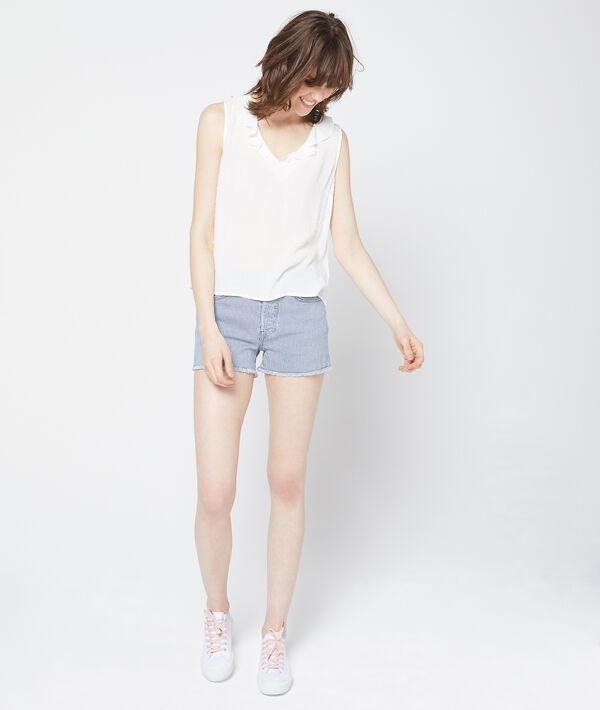 Short à rayures marine.
