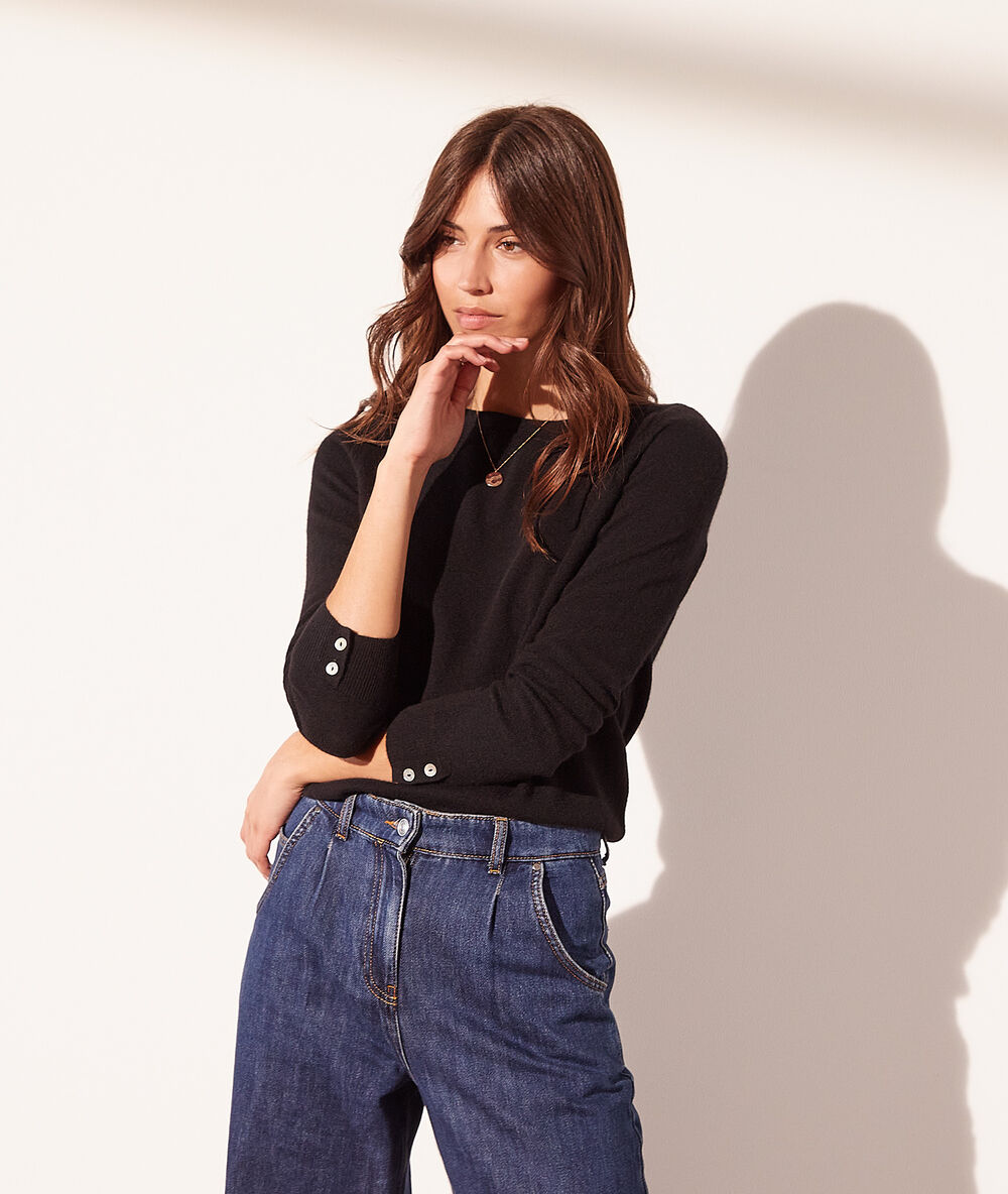 Pull col bateau en cachemire noir.